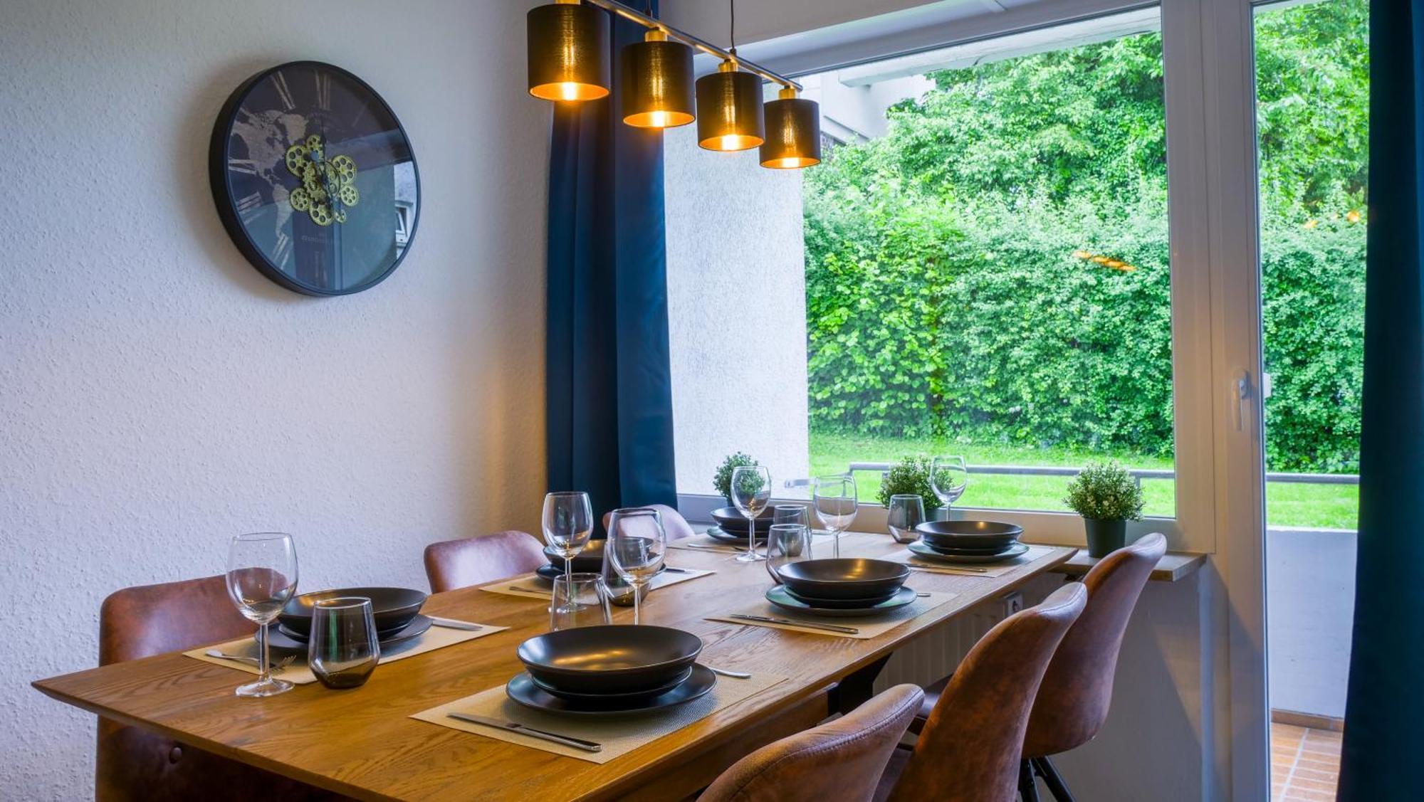 Gross, Modern, Zentrumsnah Mit Parkplatz Und Garten Ulm Exteriör bild